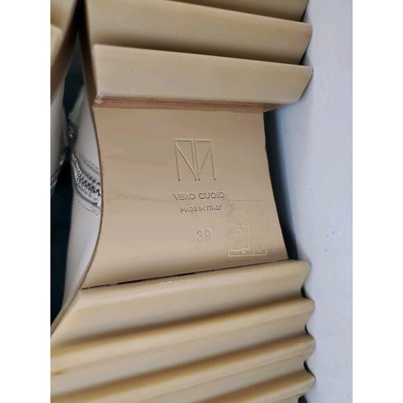 Tamara Mellon White Perfecto Ankle 50 Boot Made in Italy EU 39 US 8.5 MSRP $995 - Picture 9 of 16